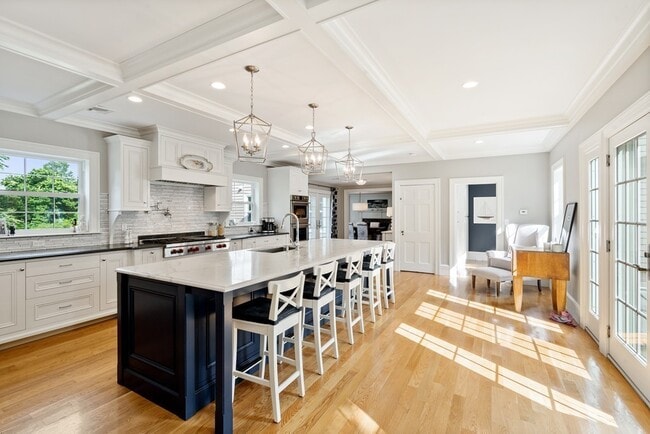 Building Photo - 205 Sohier St