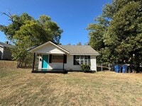 Building Photo - 2 bed 1 bath in Chickasha updates throughout!  250 off your move in by Feb 1st!