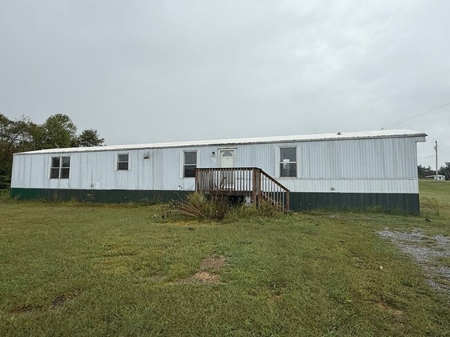 Primary Photo - 3 Bedroom 2 Bathroom Mobile Home Located i...