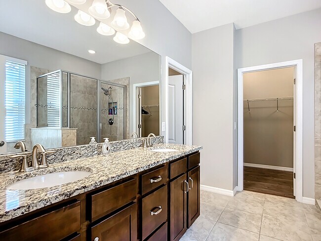Building Photo - 3009 Esmeralda Dr