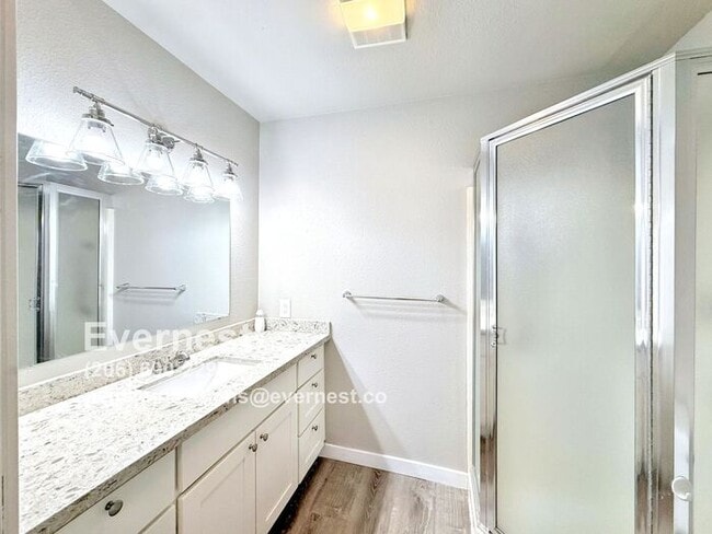 Building Photo - 3-Bedroom, 2-Bath Home in Convenient Locat...