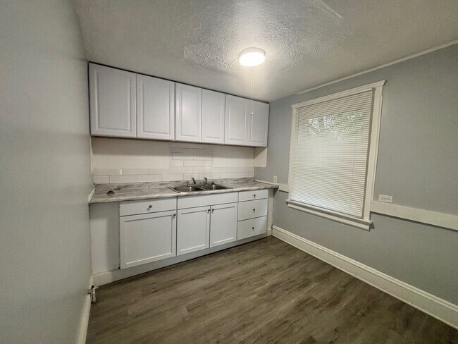 Building Photo - 2069 W 98th St