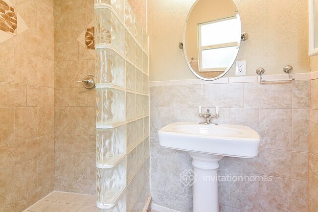 Building Photo - 1640 Sylvester Rd