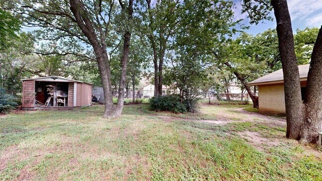 Building Photo - 4304 Aspen St
