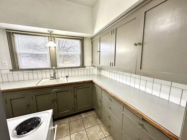 Building Photo - 423 S Coeur d'Alene St