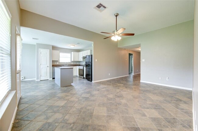 Building Photo - 6815 Dolan Bluff Ln