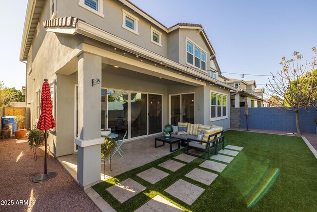Building Photo - 1336 E Sierra Vis Dr