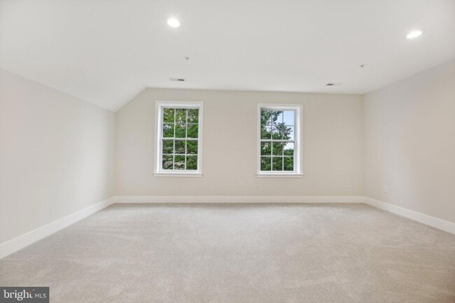 Building Photo - 43 Bennett Ave