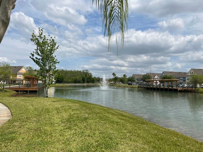 Building Photo - Fully Furnished 4 Bedroom 3 Bath Townhome ...