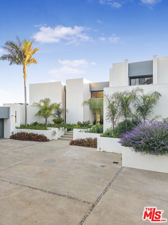 Building Photo - 30020 Morning View Dr