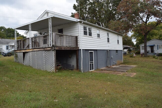 Building Photo - Charming 3-Bedroom Home in Hickory – $1,450/mo