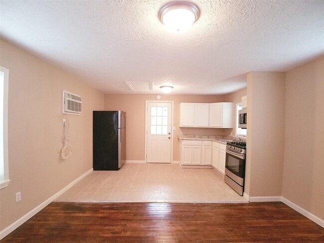 Building Photo - 2104 N Galveston Ave
