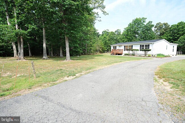 Building Photo - 45170 Settlers Ln