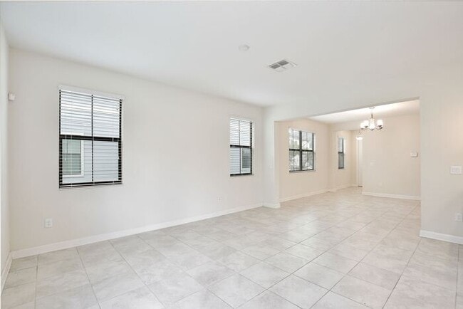 Building Photo - Beautiful 4/3.5 Townhome with a Spacious 2 Car Garage Located in Trails at Moss Park - Orlando