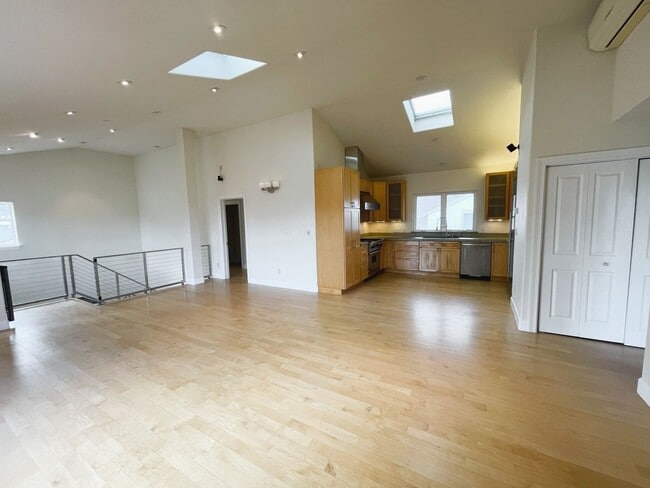 Building Photo - Spacious 3-Bedroom, 2-Bath Home in the Hea...