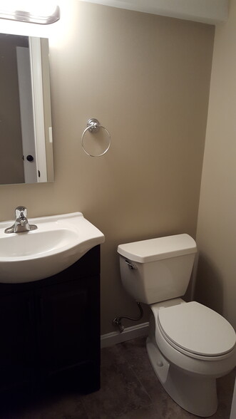 bathroom - 6905 Rhode Island Ave