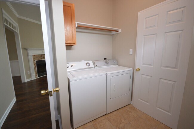 Building Photo - 417 Hyannis Dr