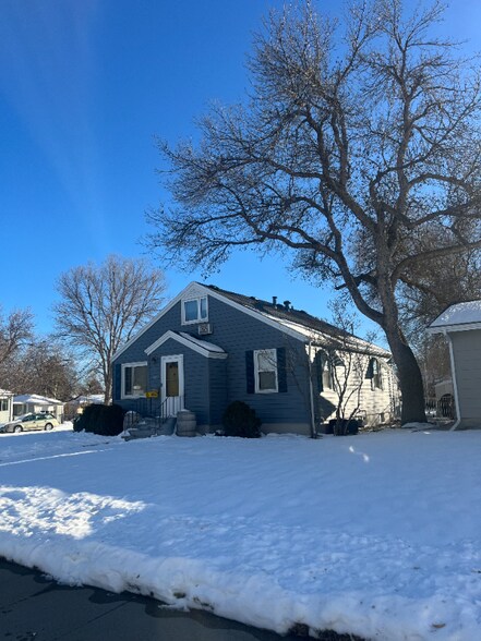 Building Photo - 1204 Avenue E