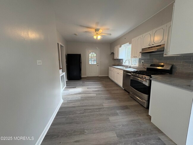 Building Photo - 479 Line Rd