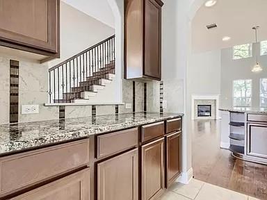 Building Photo - 8715 Vantage Point Dr