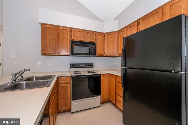 Building Photo - 6330 Bayberry Ct