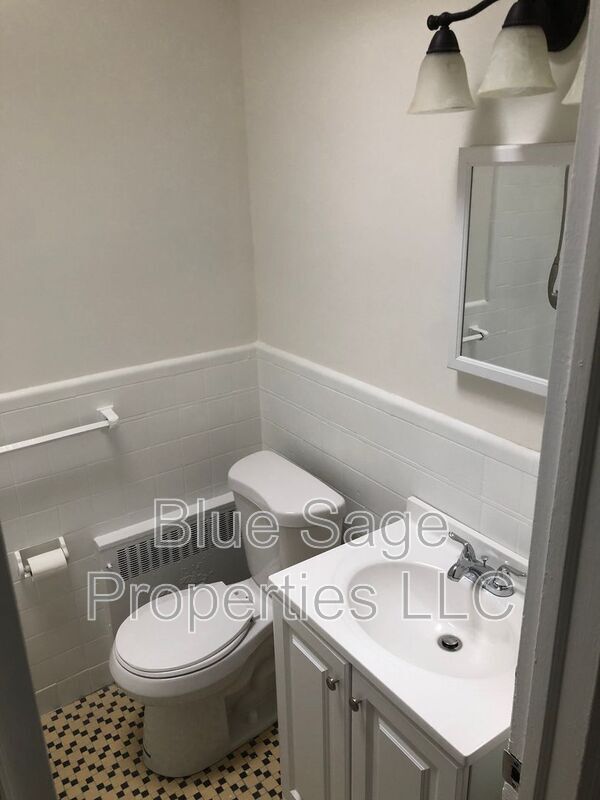 Building Photo - 813 Windermere Ave