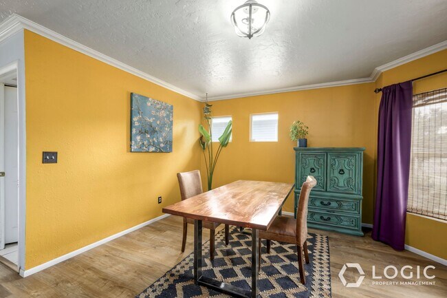 Building Photo - Beautiful Home in Excellent Location.