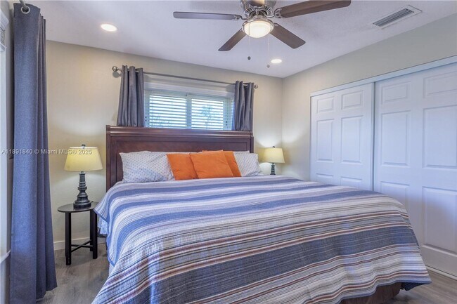 Building Photo - 1660 NE 25th Ave