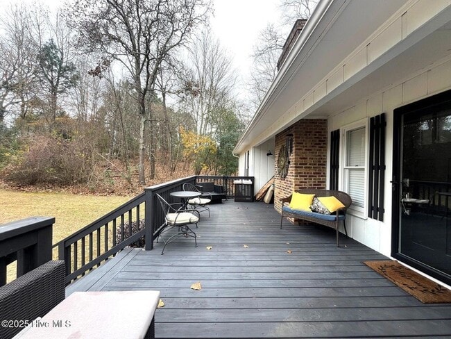 Building Photo - 105 Scuppernong Ct