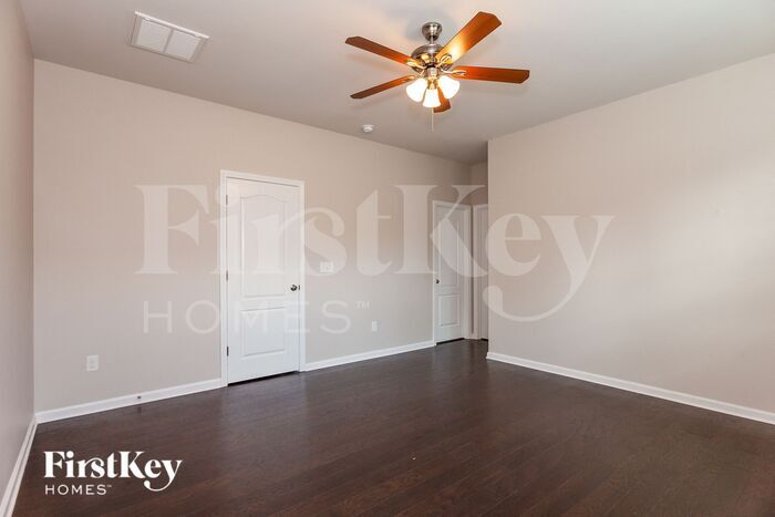 Building Photo - 2212 Killian Creek Dr