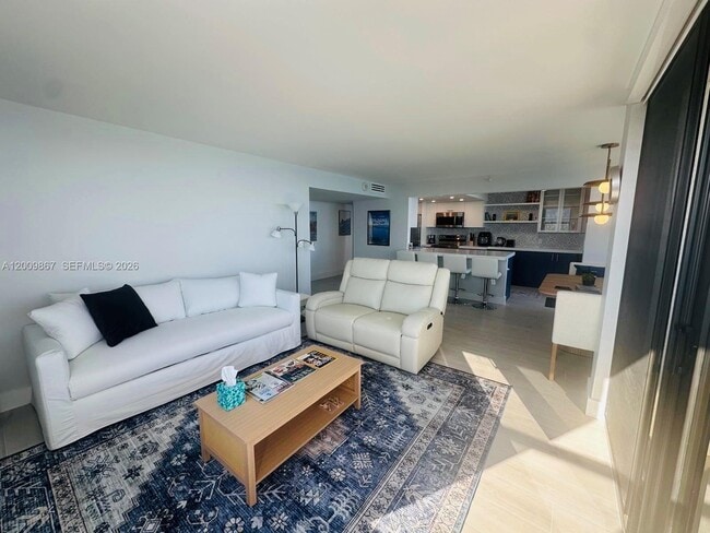 Building Photo - 2555 Collins Ave