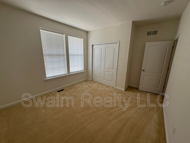 Building Photo - 1074 E Davinci Dr
