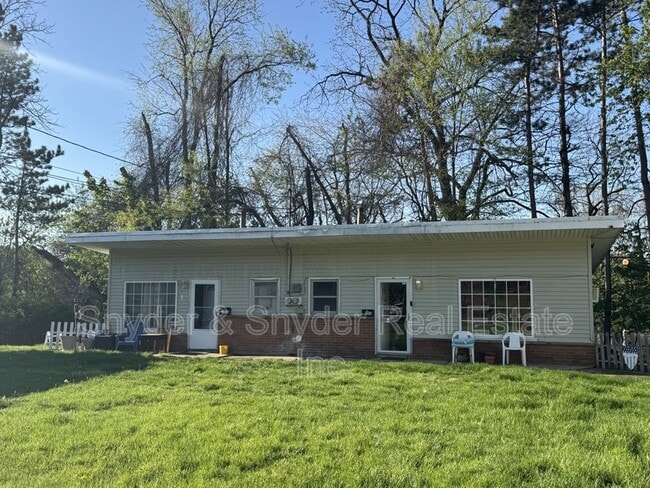 Building Photo - 2350 Newton St