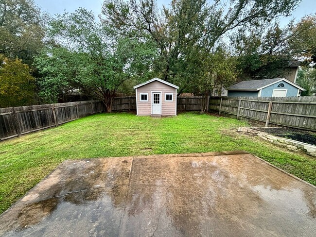 Building Photo - Large Home in Northwest Austin!