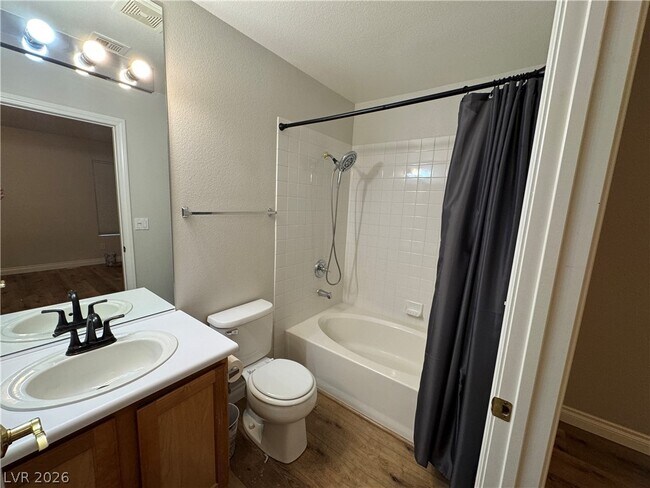 Building Photo - 3400 Wexford Ln