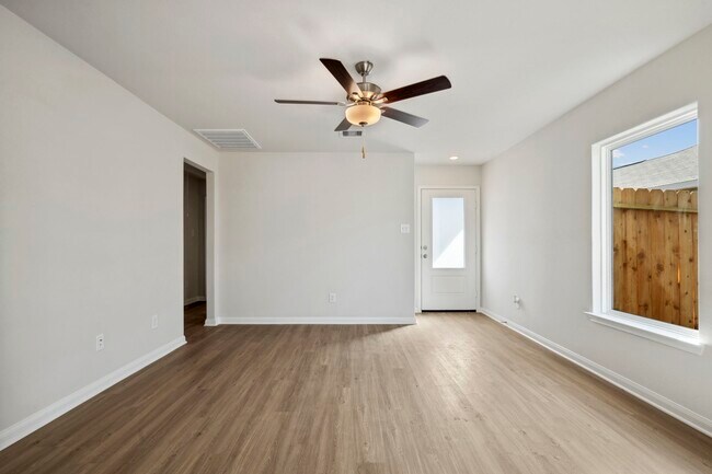 Building Photo - 313 Grayson Baw Ln