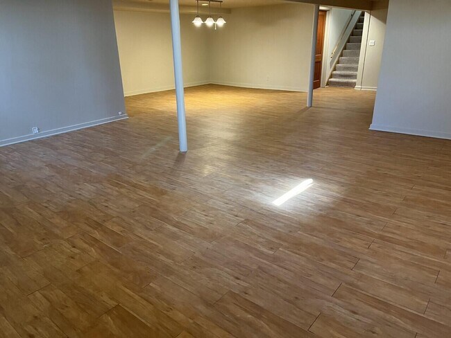 Building Photo - 9131 Stickney Ave
