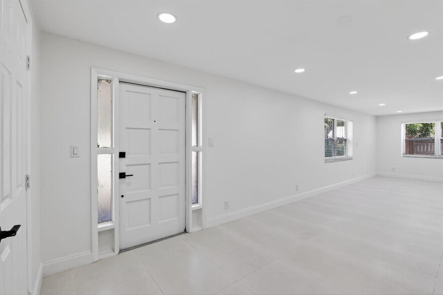 Building Photo - 2630 SW 49th Ct