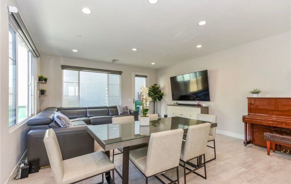 Building Photo - 123 Tenor