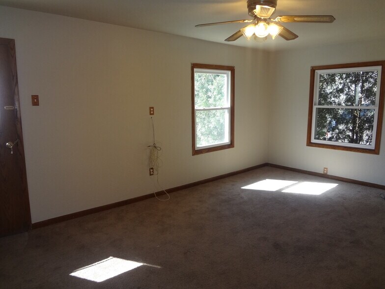 Building Photo - 34130 Davies Dr