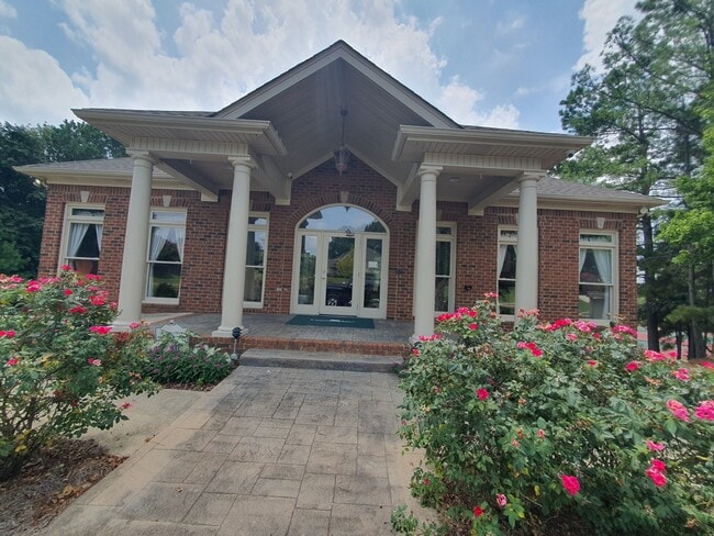 Building Photo - 379 W Park Dr