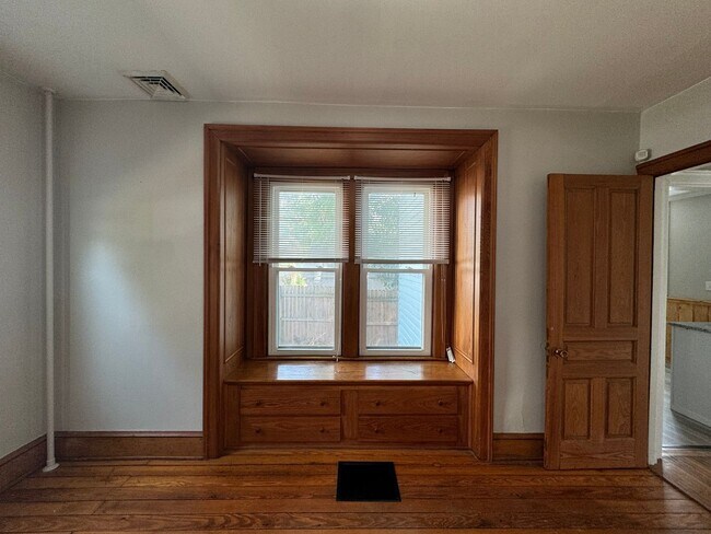 Building Photo - Beautifully Renovated 3 Bedroom Home in York