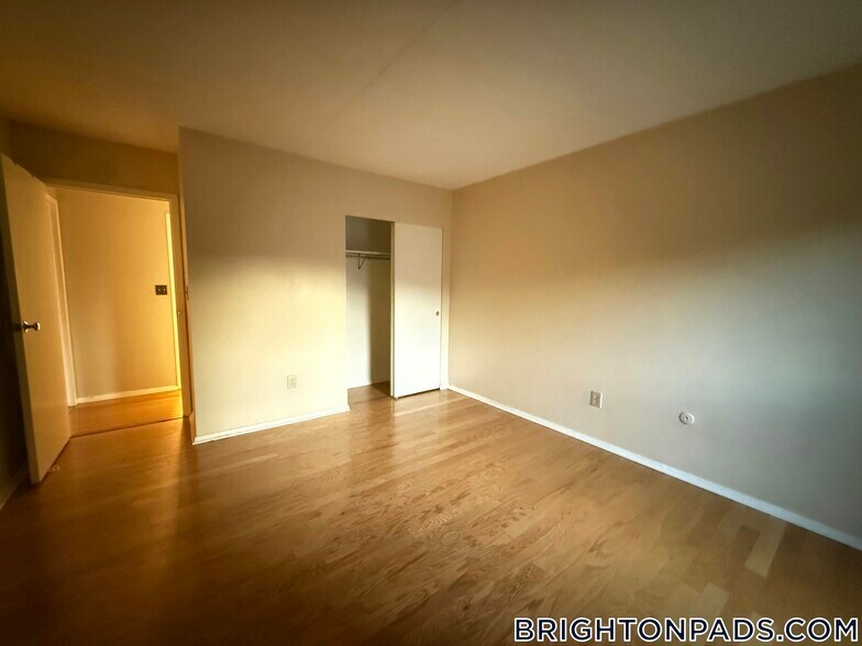 Building Photo - 50 Broadlawn Park