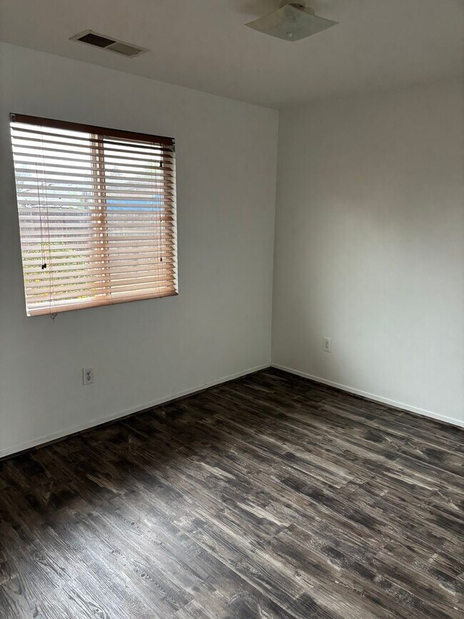 Building Photo - 3 B/R /2BA HOME IN GRIDLEY AVAILABLE NOW!