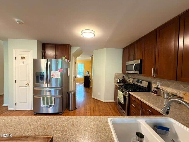Building Photo - 109 E Seve Ct