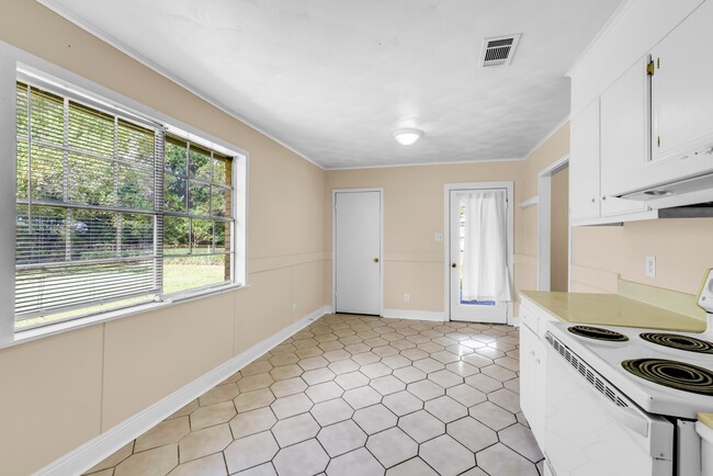 Building Photo - 9701 MS-613