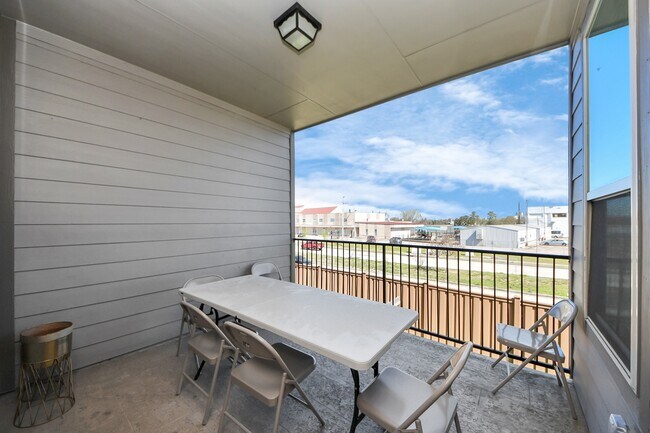 Building Photo - 3402 Avondale Vw Dr
