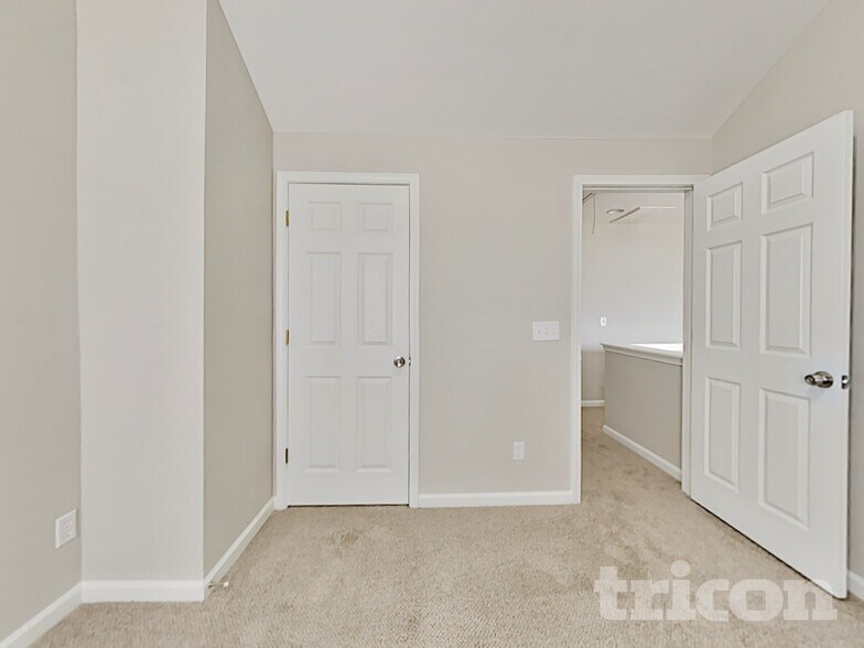 Building Photo - 2114 Lexington Ave