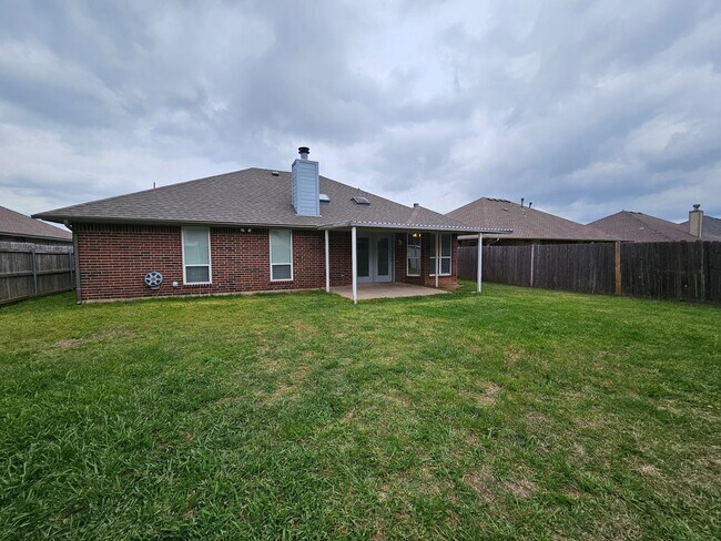 Building Photo - (3) Bed/(2) Bath in SW OKC/Moore Avail NOW! Pet Negotiable!