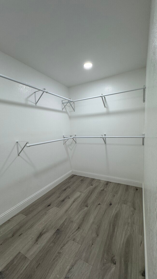 Building Photo - 6552 N Augusta St